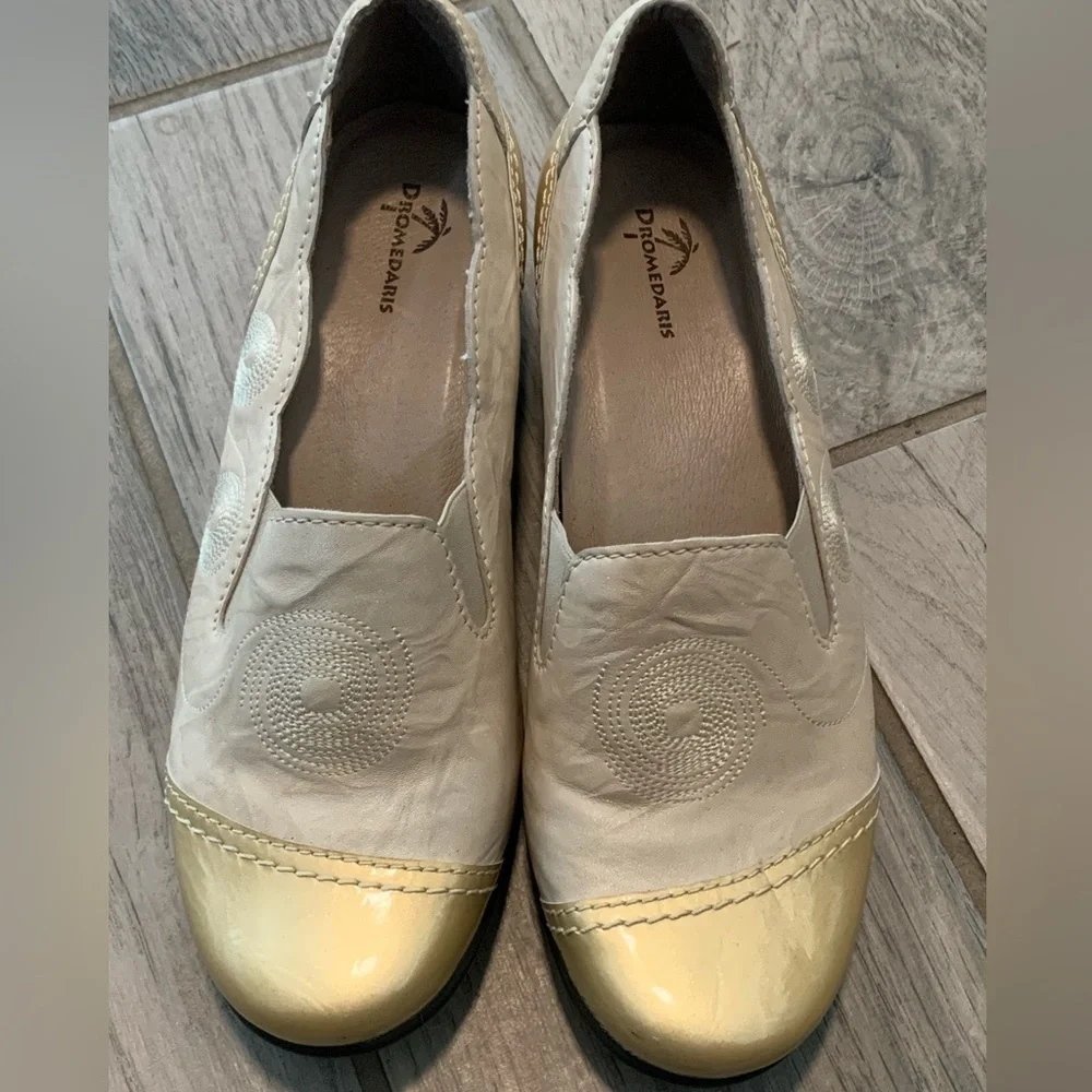 Dromedaris Slip-on Shoe, Cream with Gold, Size 38